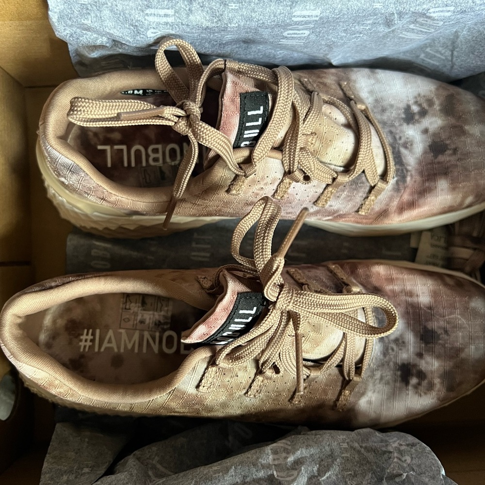 Nobull size 8.50 cream sneakers